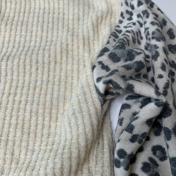 Color Block & Leopard Print Relaxed Waffle LS Top - Picture 2 of 4